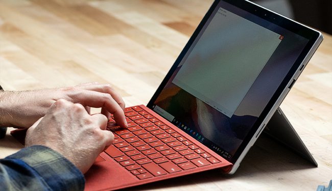 Surface Pro 7 มาพร้อมกับหน้าจอขนาด 12.3 นิ้วที่คุ้นเคยความละเอียด 2,736 x 1,824 พิกเซล